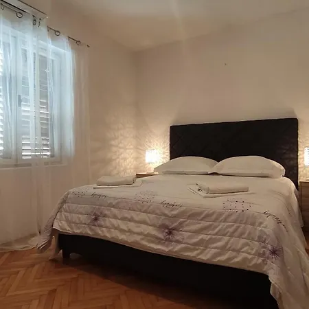 Apartment Nela Makarska