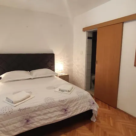 Apartment Nela Makarska
