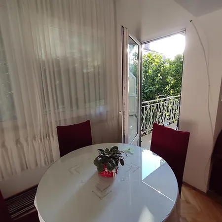 Apartment Nela Makarska