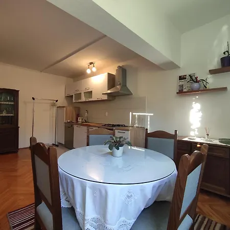 Nela Apartment Makarska